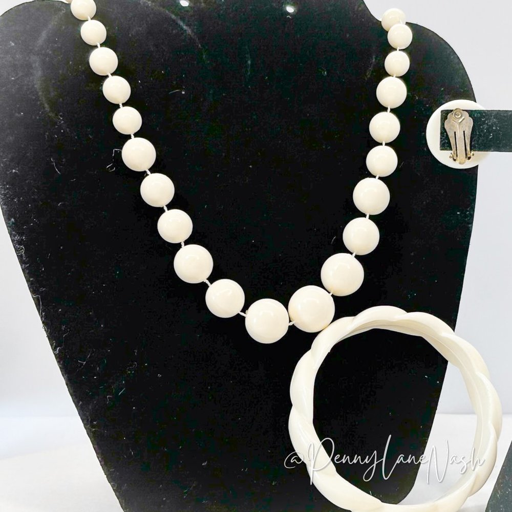 Vintage Plastic Pearl Necklace & Bracelet Set
